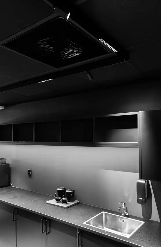 Wet laboratory with a sink and extraction above the bench