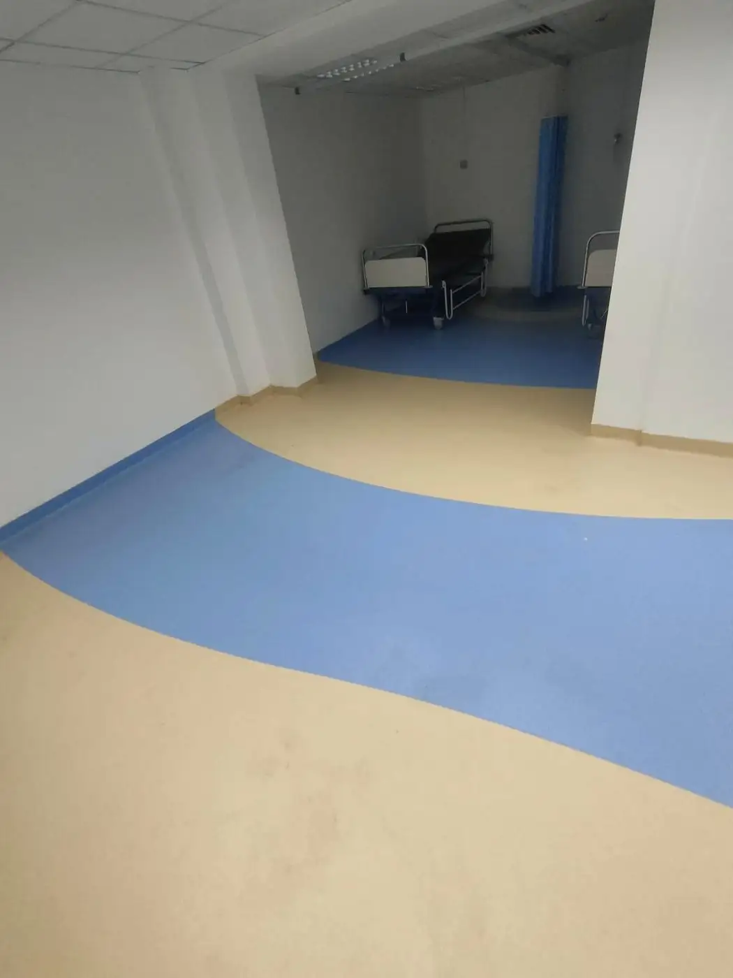 Blue and beige vinyl floor in a hospital room